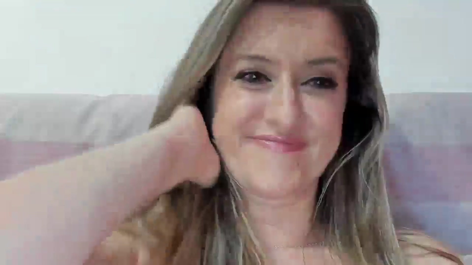Gallery image thumbnail from BestDream's myfreecams stream on, 03/31/2026, 23:31 image 14 of 20