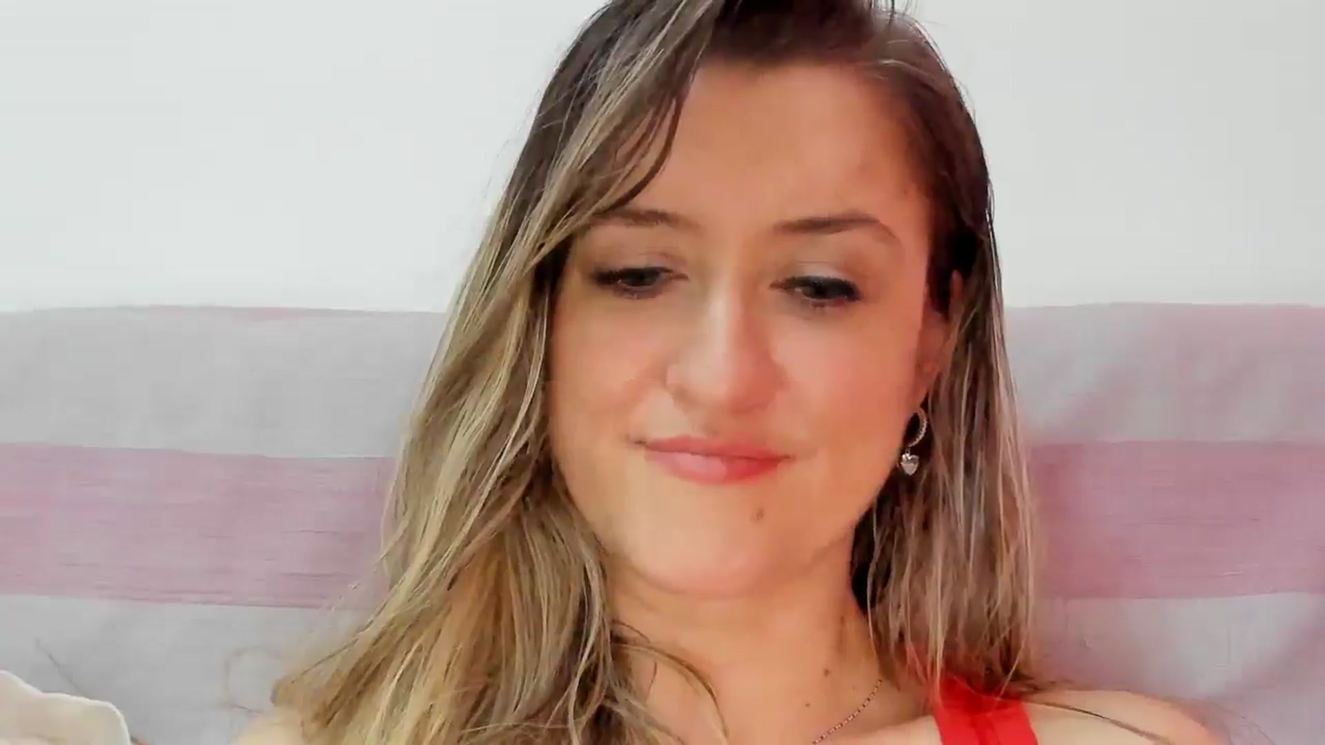 Gallery image thumbnail from BestDream's myfreecams stream on, 04/15/2026, 08:18 image 14 of 20