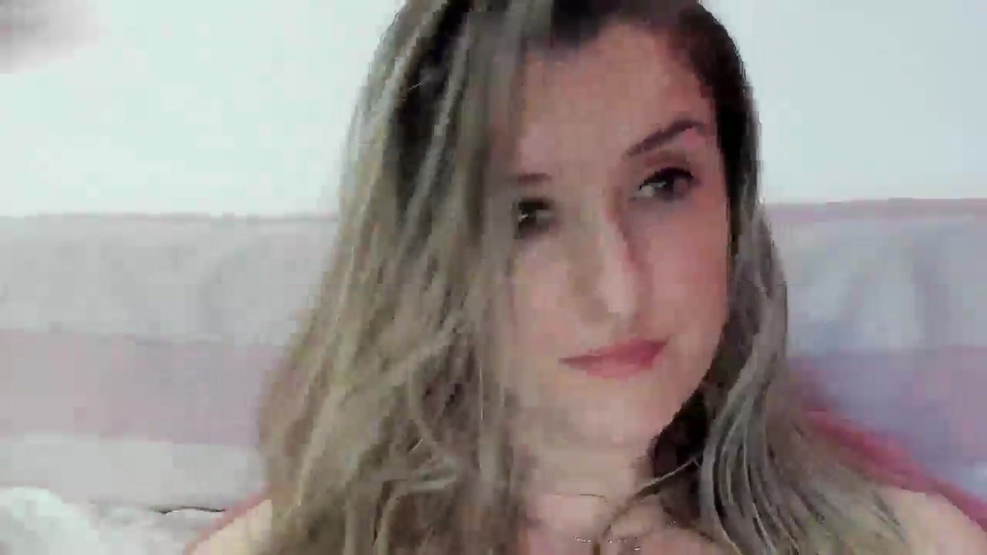 Gallery image thumbnail from BestDream's myfreecams stream on, 04/15/2026, 22:33 image 17 of 20