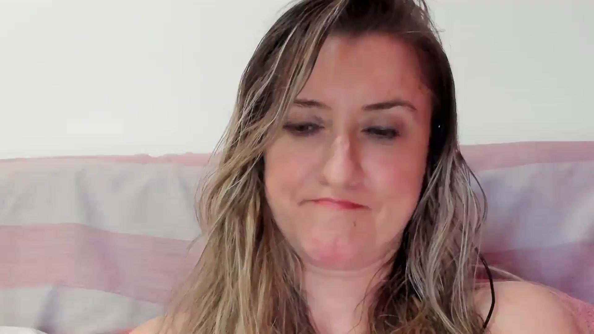 Gallery image thumbnail from BestDream's myfreecams stream on, 04/15/2026, 23:27 image 7 of 20