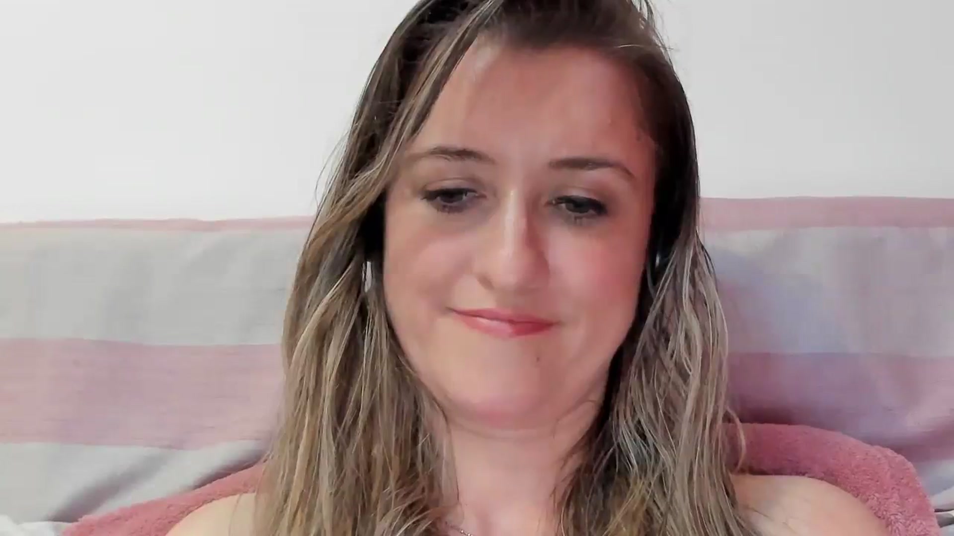 Gallery image thumbnail from BestDream's myfreecams stream on, 04/15/2026, 23:27 image 19 of 20