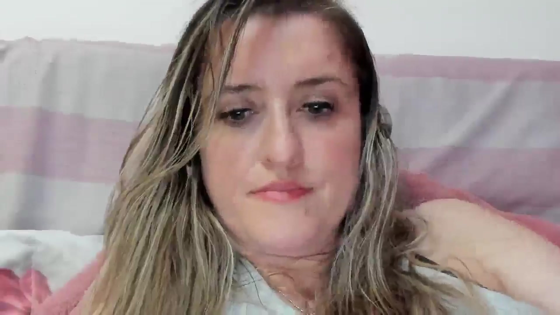 Gallery image thumbnail from BestDream's myfreecams stream on, 04/16/2026, 24:12 image 19 of 20