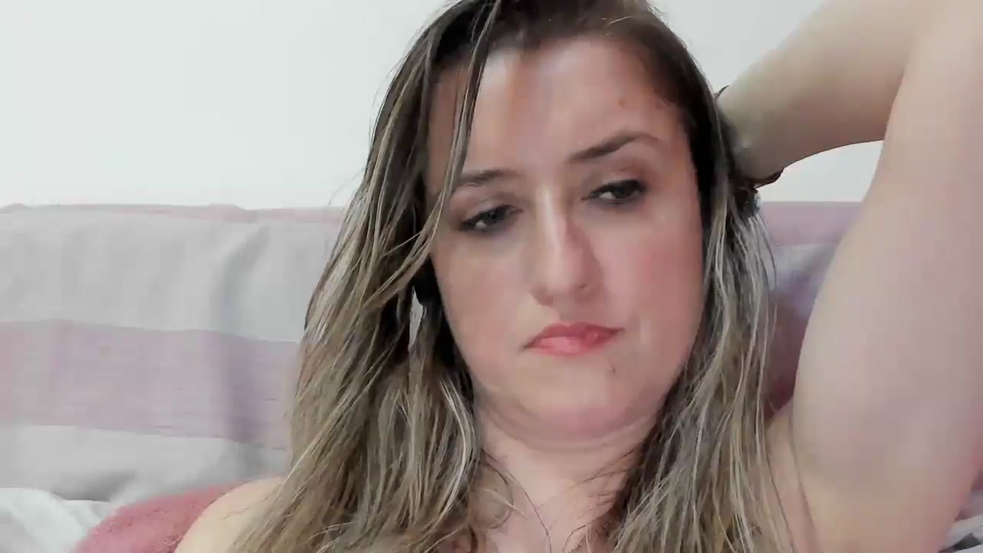 Gallery image thumbnail from BestDream's myfreecams stream on, 04/16/2026, 24:12 image 18 of 20