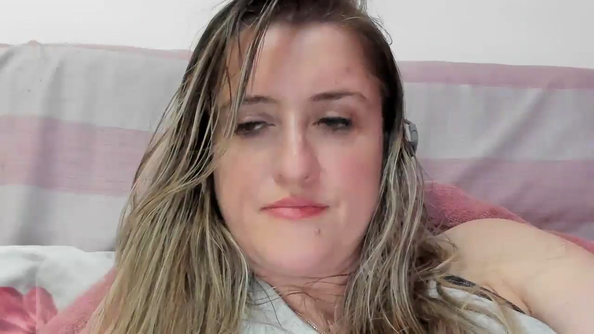 Gallery image thumbnail from BestDream's myfreecams stream on, 04/16/2026, 24:12 image 20 of 20