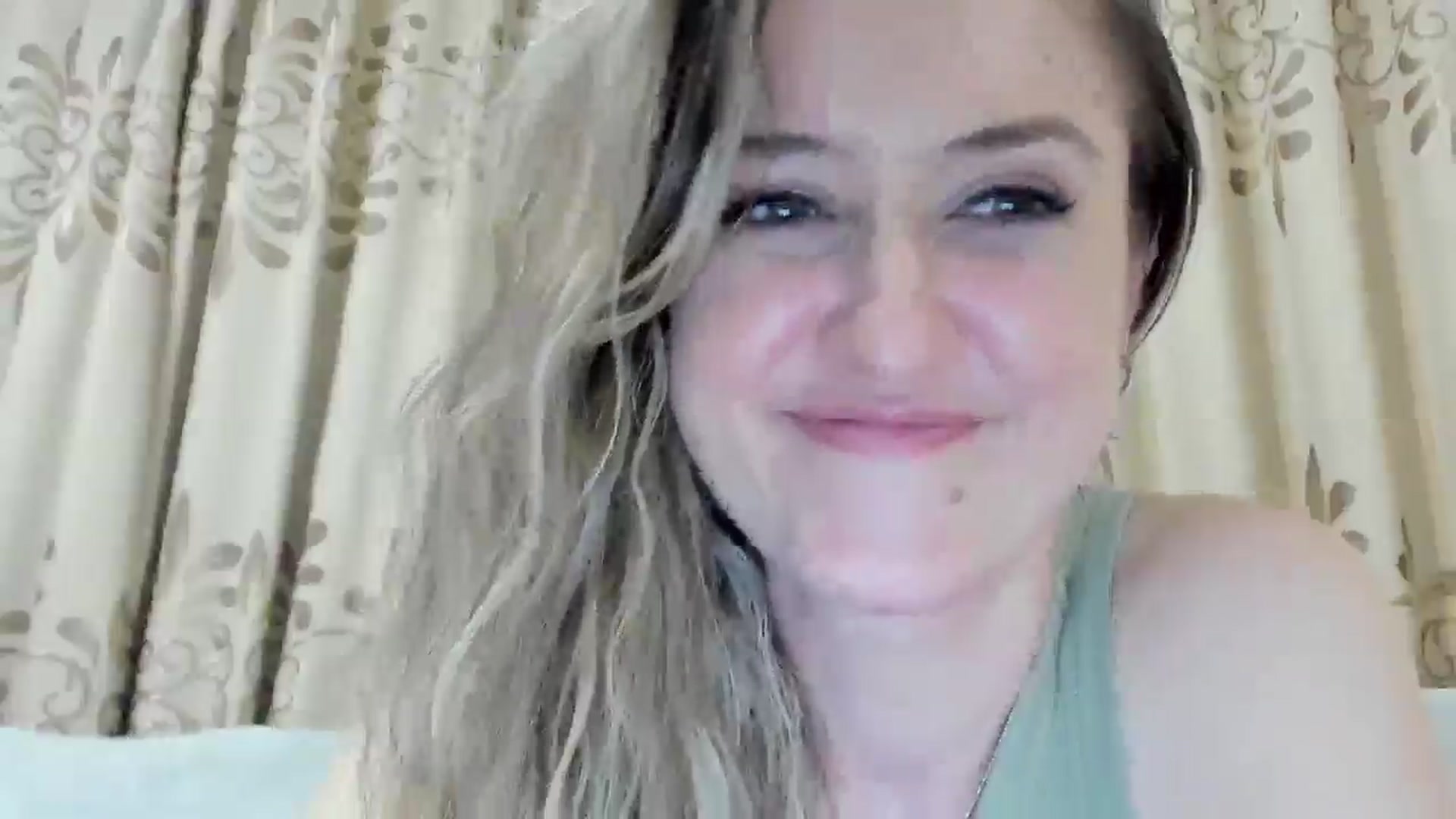 Gallery image thumbnail from BestDream's myfreecams stream on, 04/18/2026, 24:03 image 8 of 20