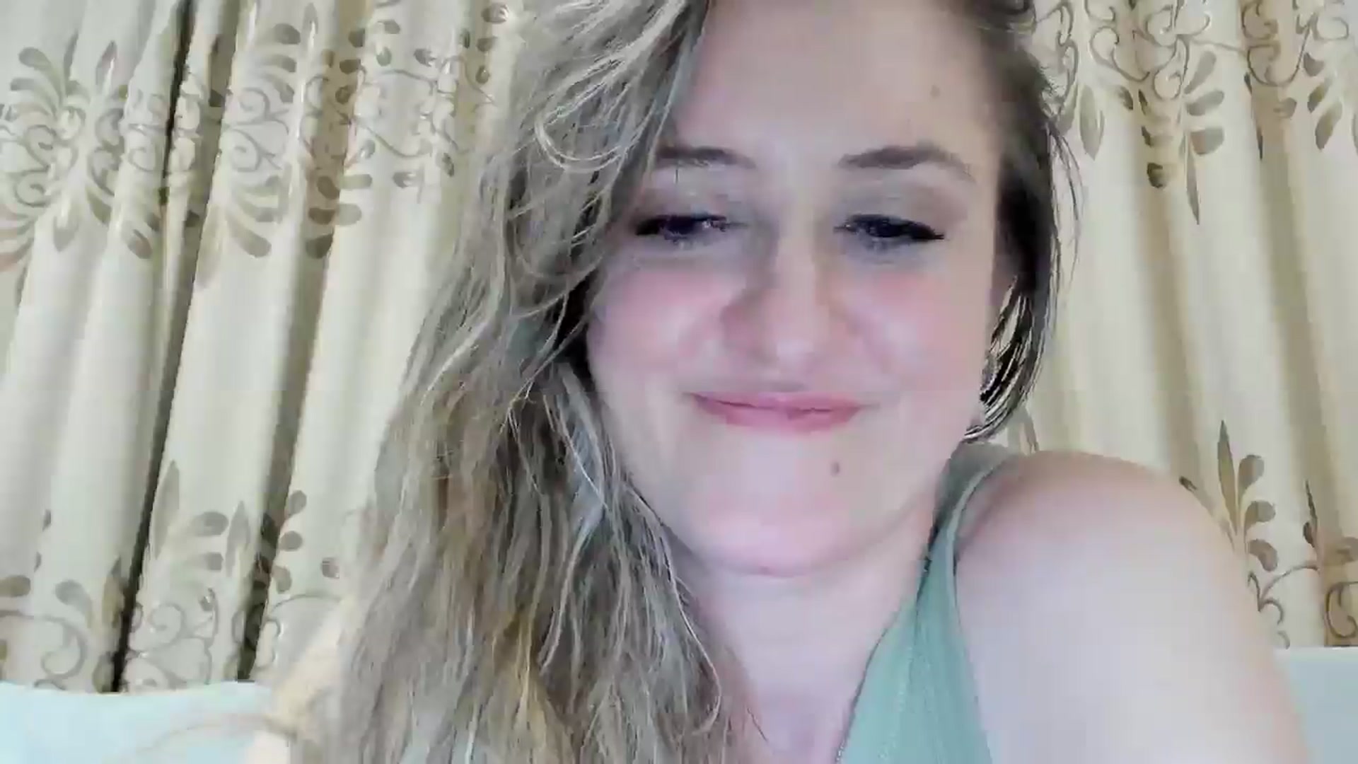 Gallery image thumbnail from BestDream's myfreecams stream on, 04/18/2026, 24:03 image 3 of 20