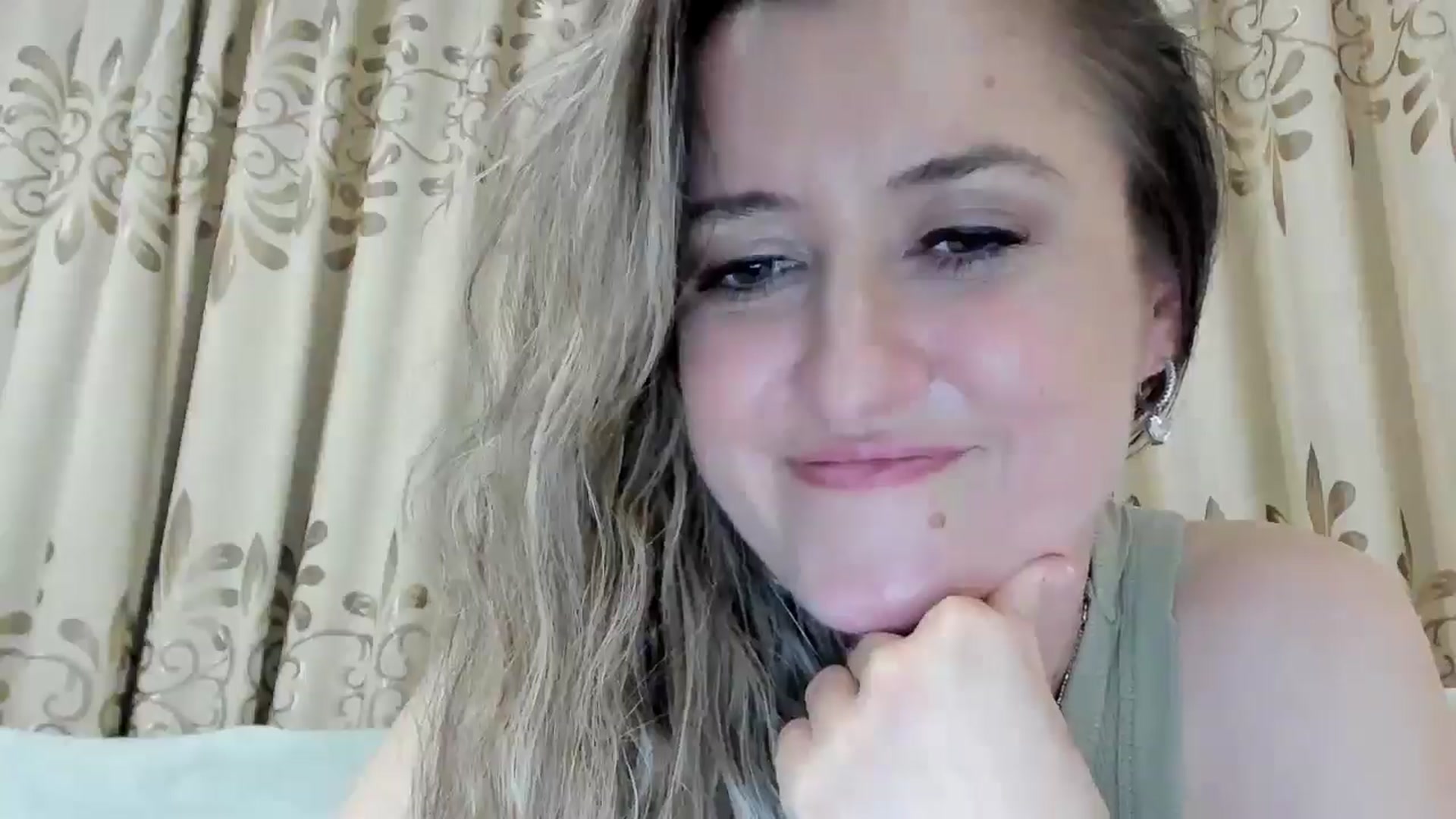 Gallery image thumbnail from BestDream's myfreecams stream on, 04/18/2026, 24:03 image 4 of 20
