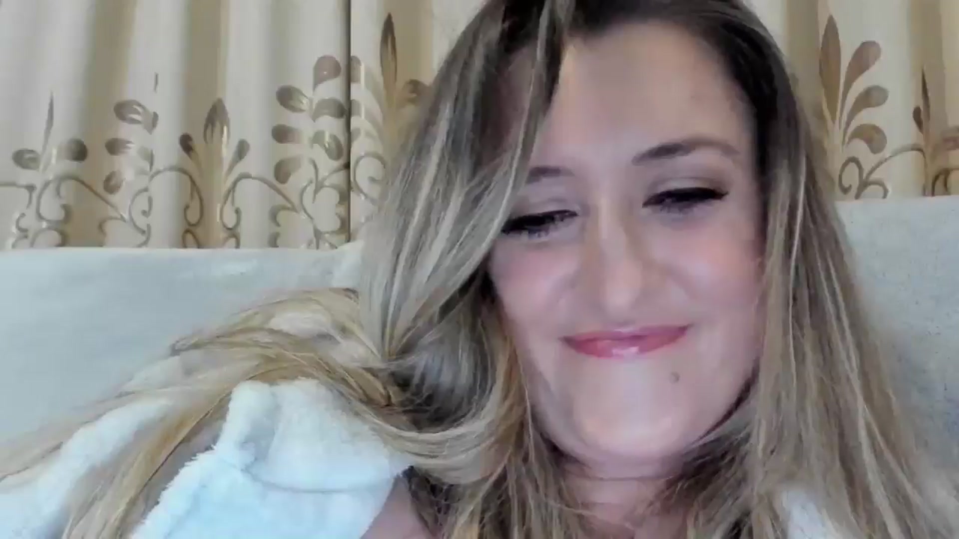 Gallery image thumbnail from BestDream's myfreecams stream on, 04/19/2026, 01:00 image 2 of 20