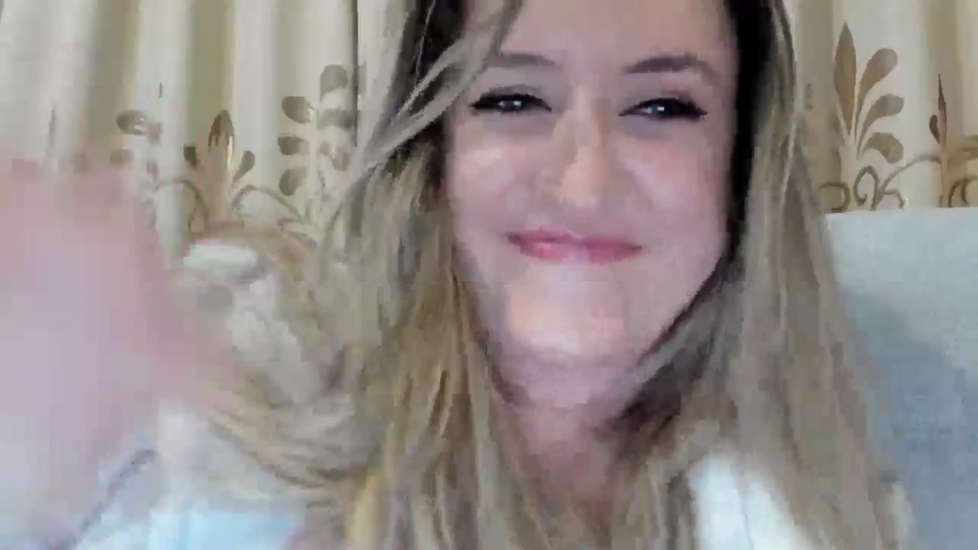 Gallery image thumbnail from BestDream's myfreecams stream on, 04/19/2026, 01:00 image 17 of 20