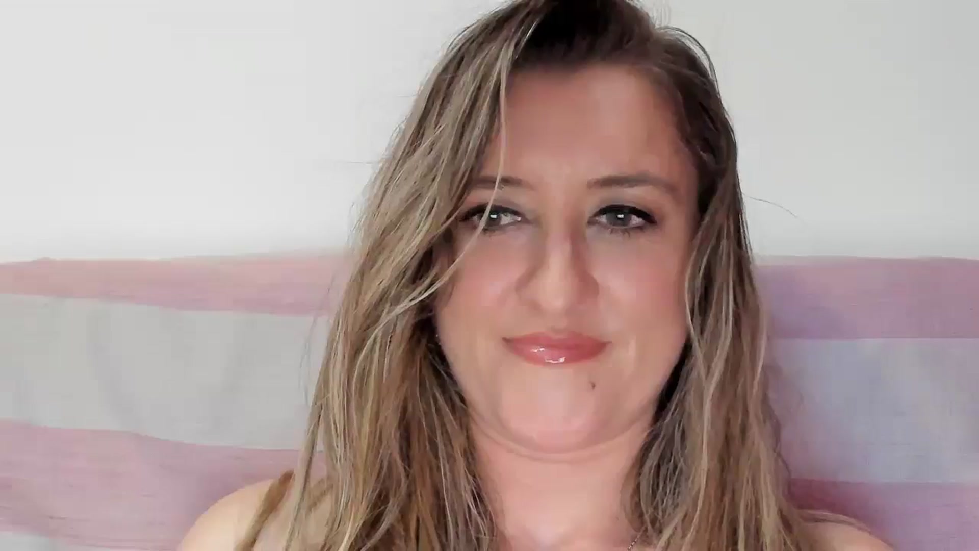 Gallery image thumbnail from BestDream's myfreecams stream on, 04/21/2026, 21:57 image 3 of 20