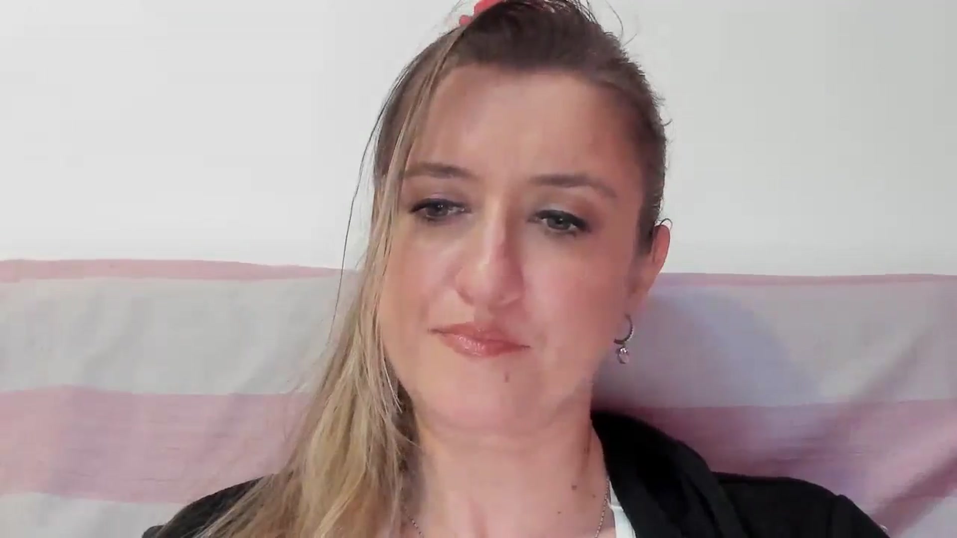 Gallery image thumbnail from BestDream's myfreecams stream on, 04/22/2026, 23:38 image 17 of 20