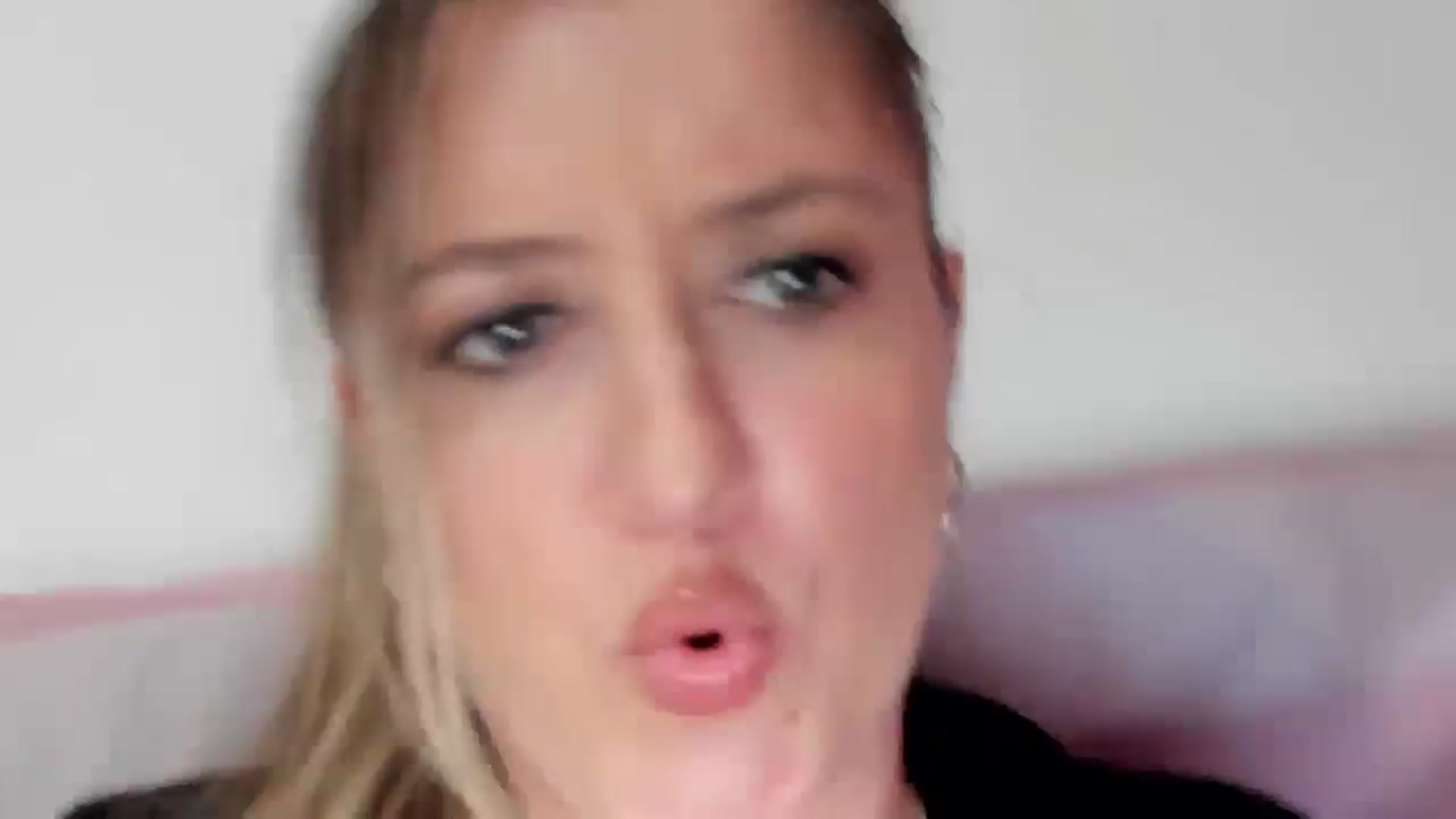 Gallery image thumbnail from BestDream's myfreecams stream on, 04/22/2026, 23:38 image 9 of 20