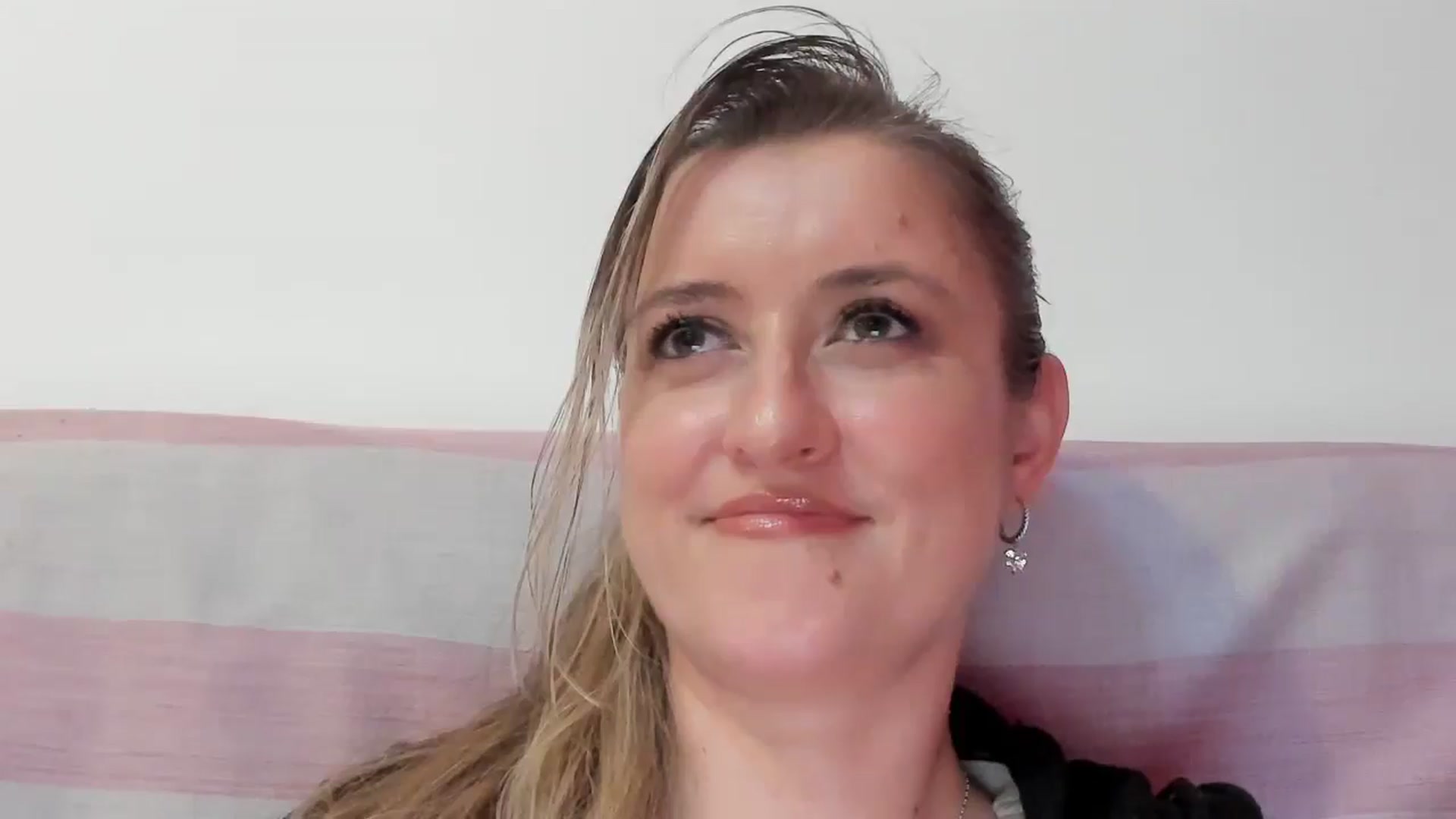 Gallery image thumbnail from BestDream's myfreecams stream on, 04/23/2026, 24:20 image 17 of 20