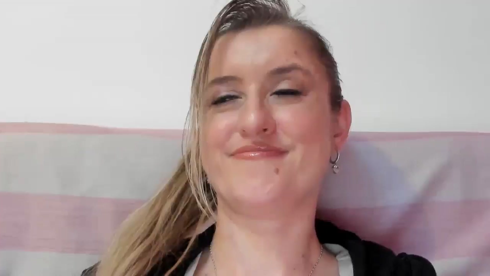 Gallery image thumbnail from BestDream's myfreecams stream on, 04/23/2026, 24:20 image 12 of 20