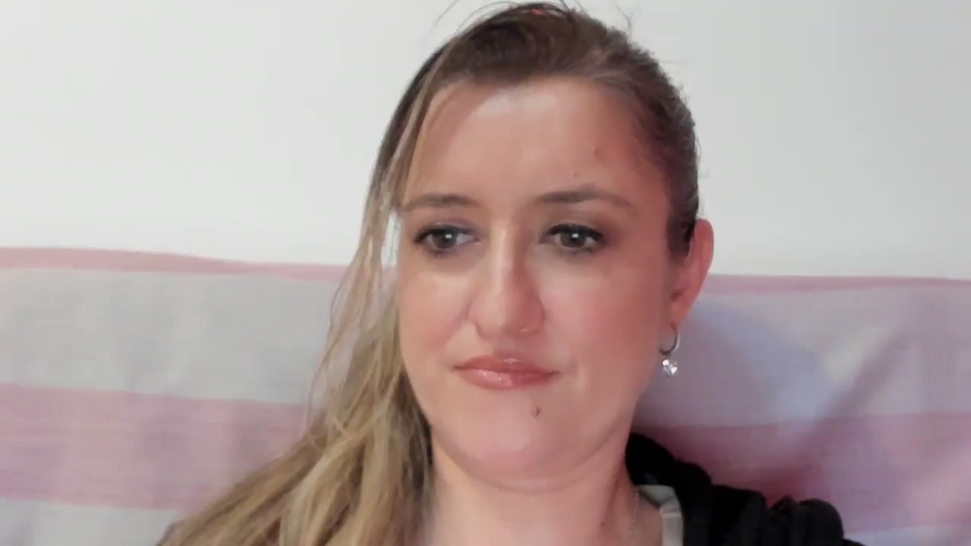 Gallery image thumbnail from BestDream's myfreecams stream on, 04/23/2026, 24:20 image 16 of 20