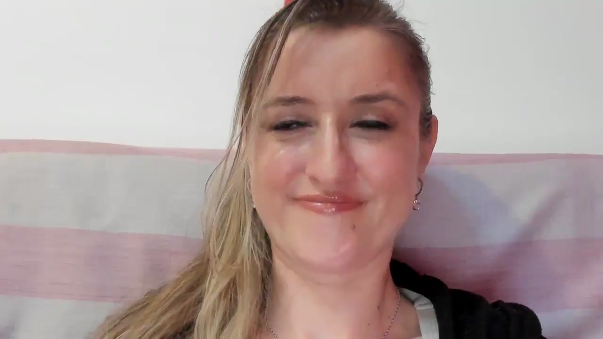 Gallery image thumbnail from BestDream's myfreecams stream on, 04/23/2026, 24:20 image 18 of 20