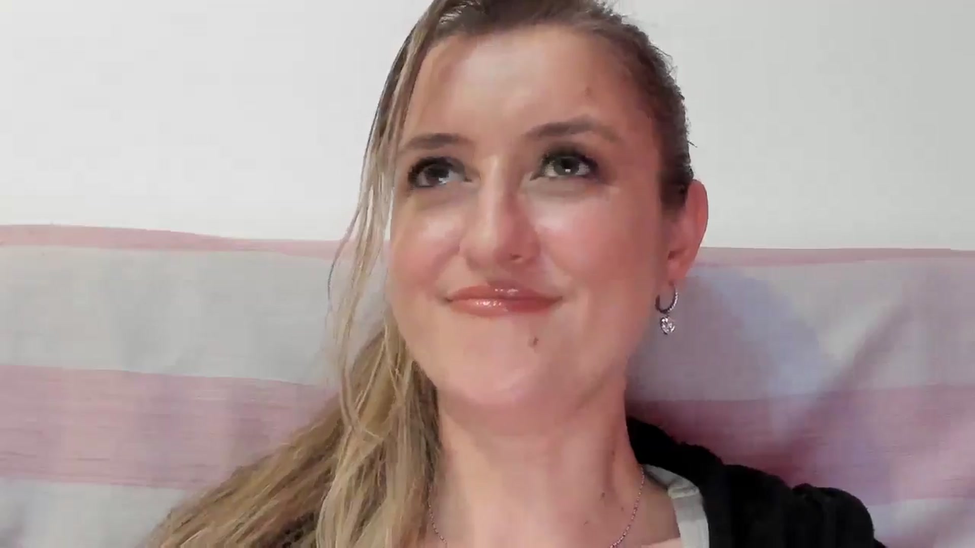 Gallery image thumbnail from BestDream's myfreecams stream on, 04/23/2026, 24:20 image 19 of 20