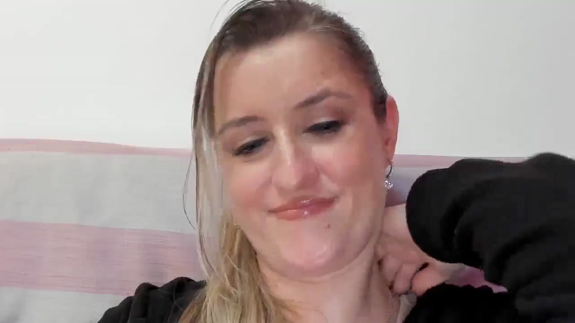 Gallery image thumbnail from BestDream's myfreecams stream on, 04/23/2026, 24:20 image 11 of 20