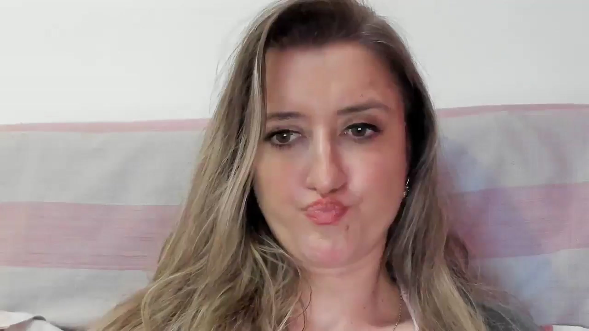 Gallery image thumbnail from BestDream's myfreecams stream on, 05/04/2026, 23:34 image 6 of 20