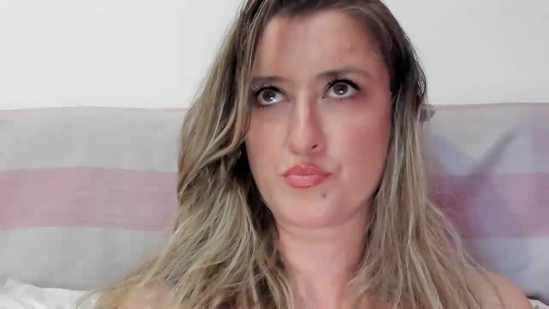 Gallery image thumbnail from BestDream's myfreecams stream on, 05/07/2026, 22:43 image 4 of 20