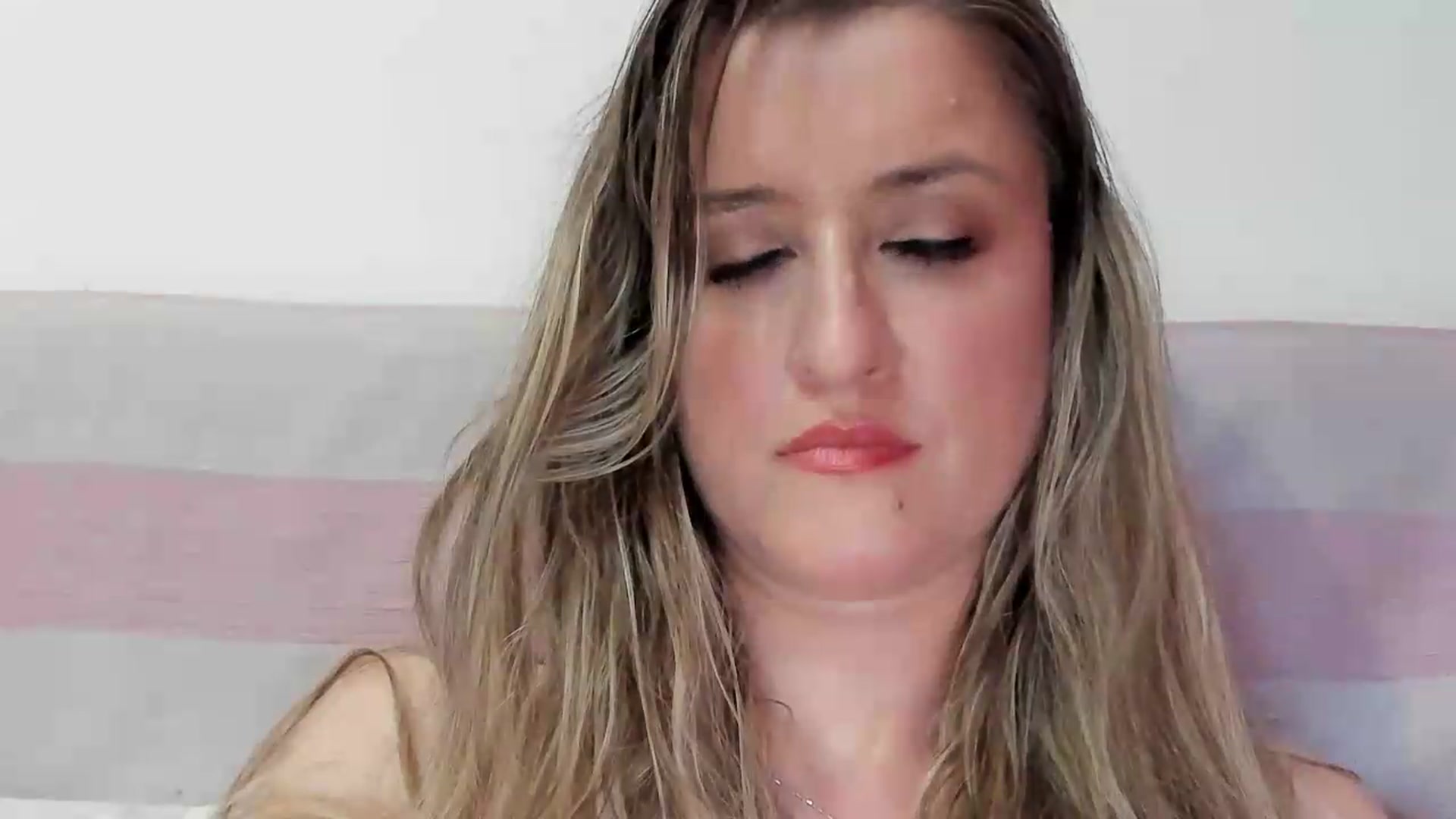 Gallery image thumbnail from BestDream's myfreecams stream on, 05/08/2026, 24:37 image 5 of 20