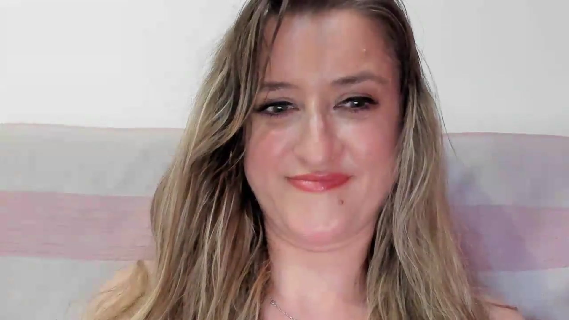 Gallery image thumbnail from BestDream's myfreecams stream on, 05/08/2026, 24:37 image 2 of 20