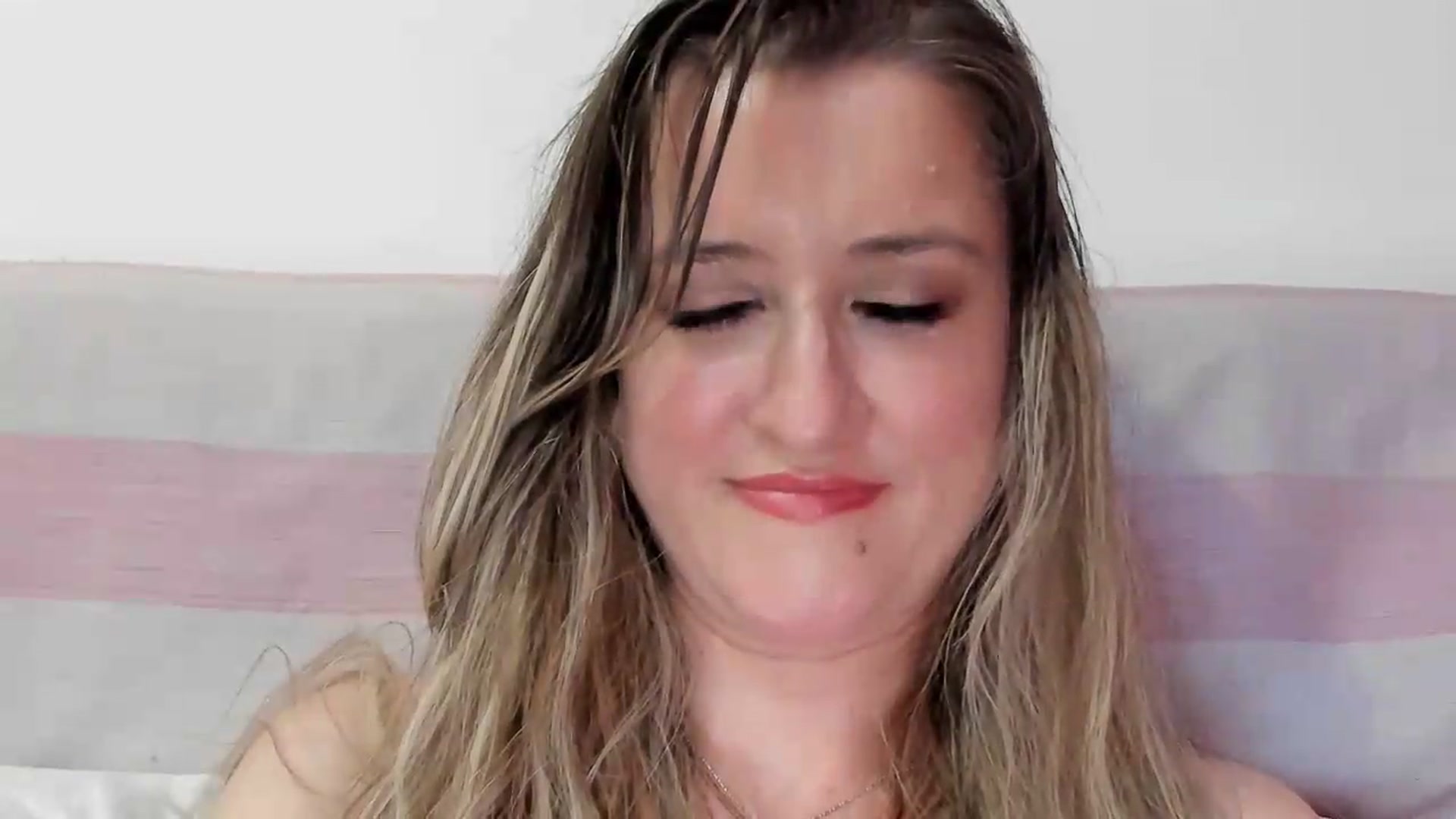 Gallery image thumbnail from BestDream's myfreecams stream on, 05/08/2026, 24:37 image 18 of 20