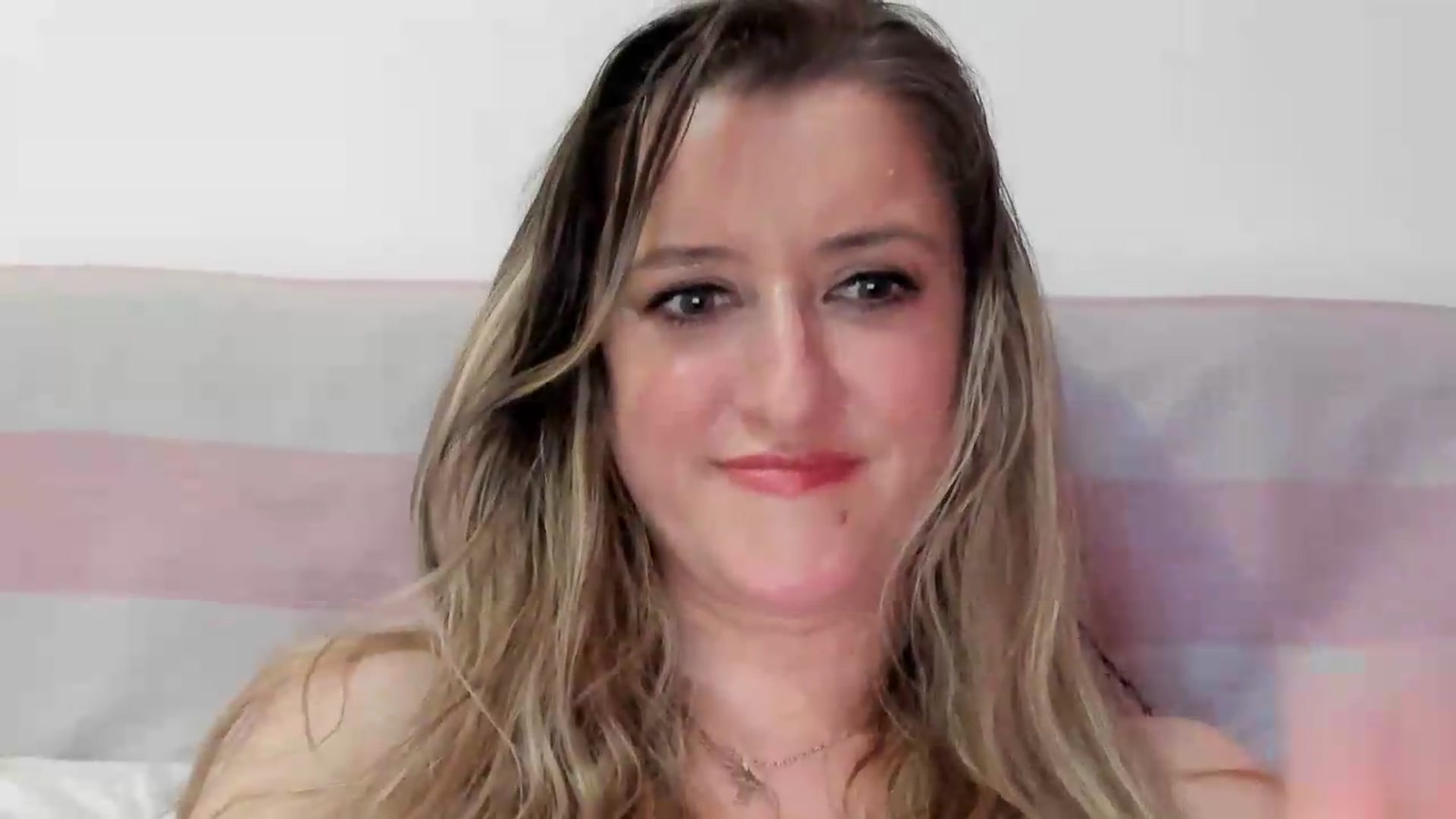 Gallery image thumbnail from BestDream's myfreecams stream on, 05/08/2026, 24:37 image 16 of 20