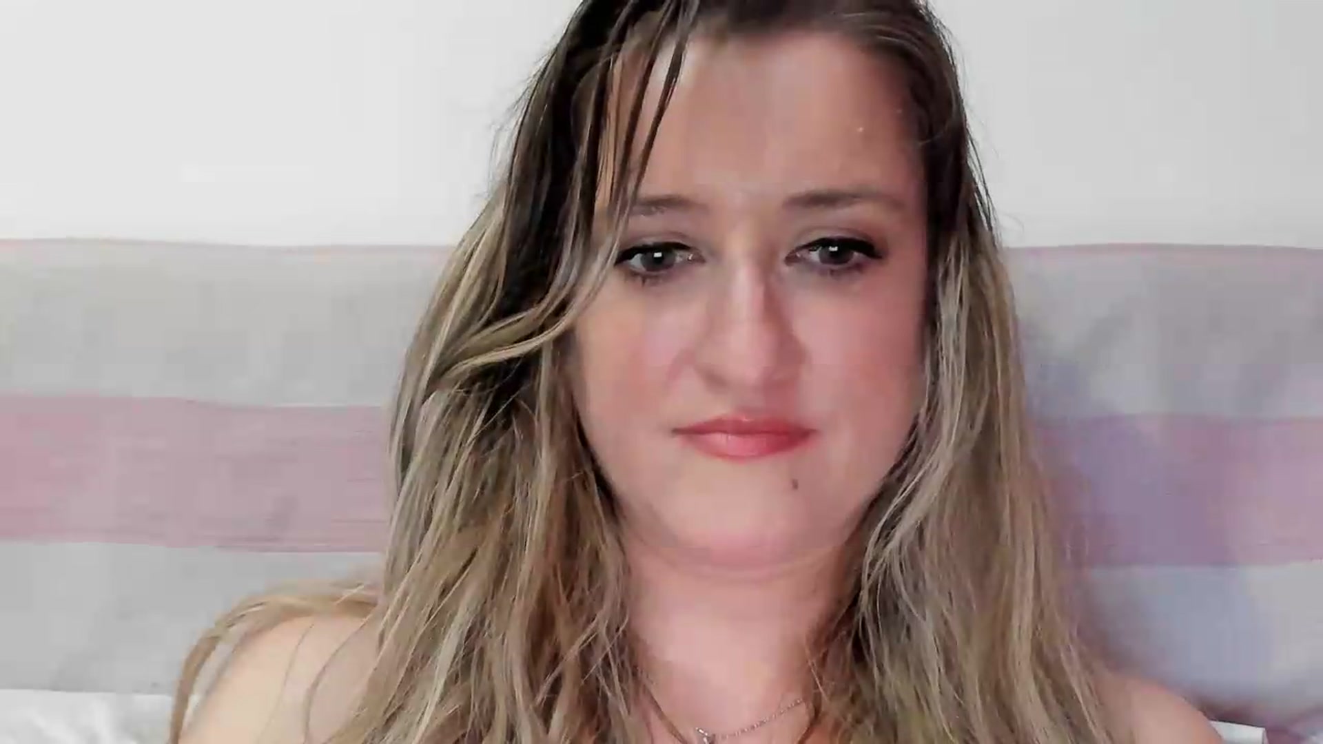 Gallery image thumbnail from BestDream's myfreecams stream on, 05/08/2026, 24:37 image 17 of 20