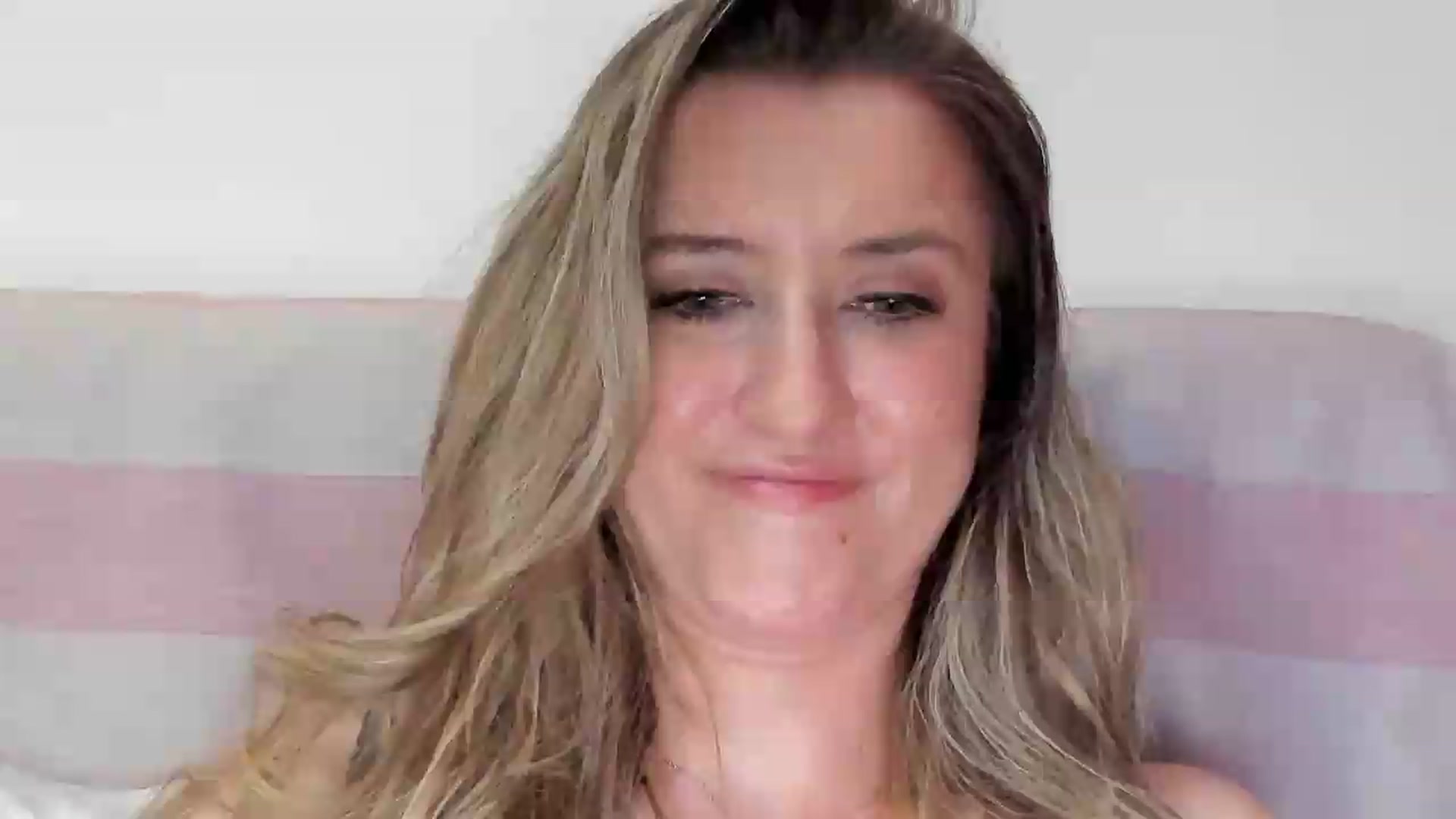 Gallery image thumbnail from BestDream's myfreecams stream on, 05/12/2026, 24:06 image 20 of 20