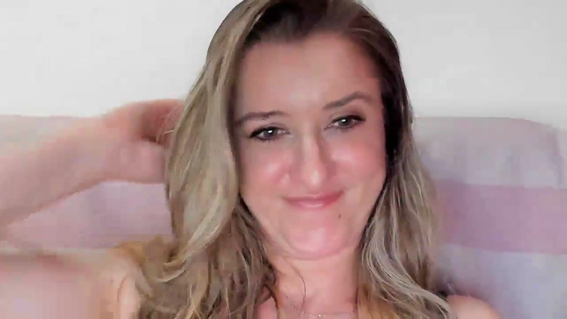 Gallery image thumbnail from BestDream's myfreecams stream on, 05/12/2026, 24:06 image 18 of 20