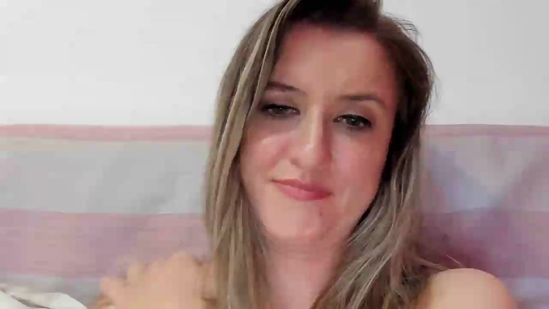 Gallery image thumbnail from BestDream's myfreecams stream on, 05/14/2026, 01:49 image 10 of 20