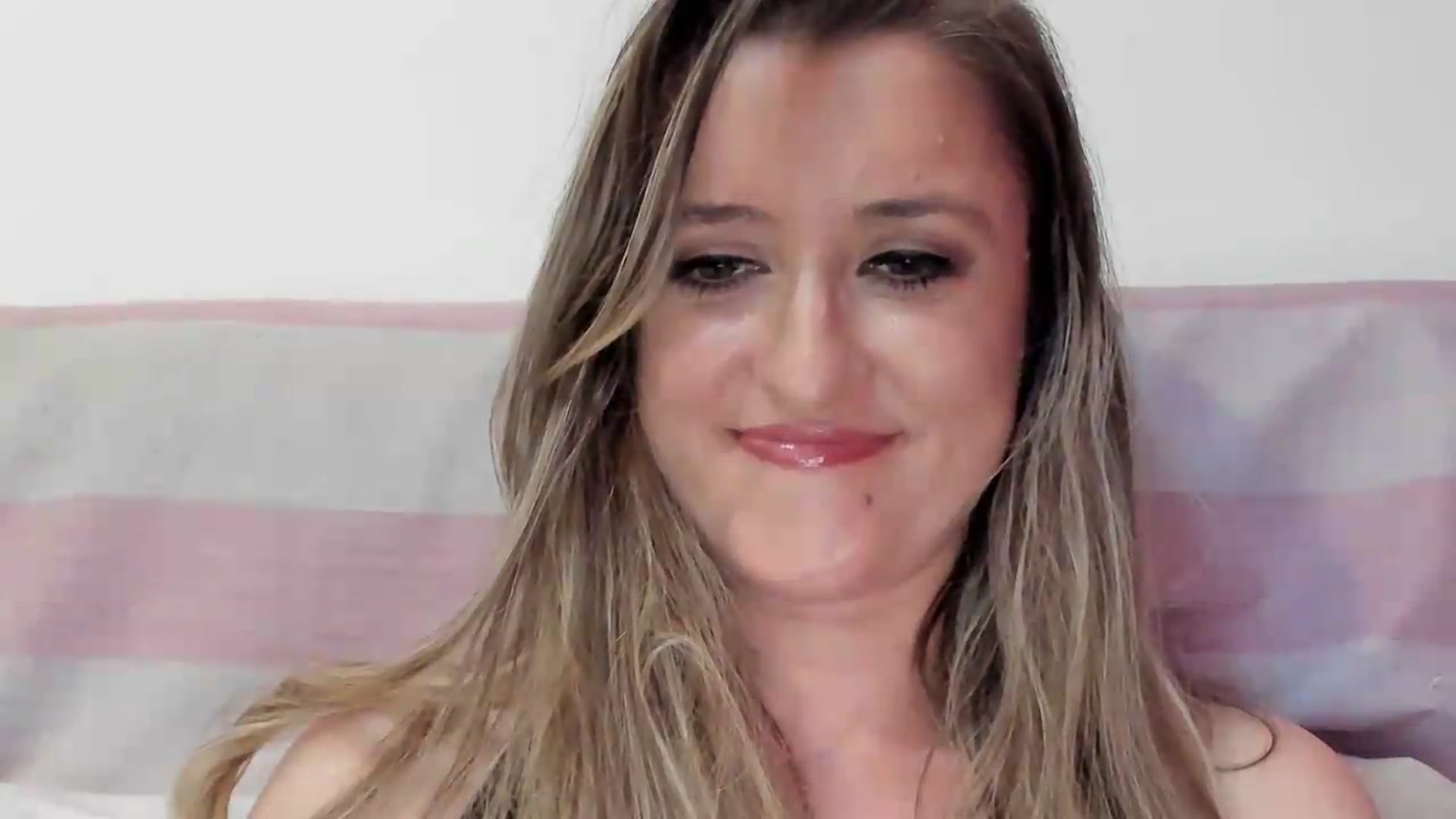 Gallery image thumbnail from BestDream's myfreecams stream on, 05/15/2026, 21:38 image 6 of 20