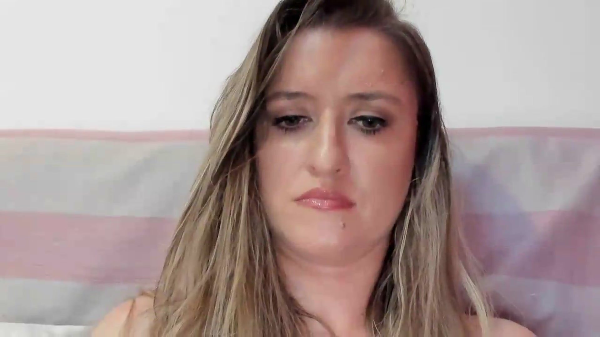 Gallery image thumbnail from BestDream's myfreecams stream on, 05/15/2026, 22:34 image 16 of 20
