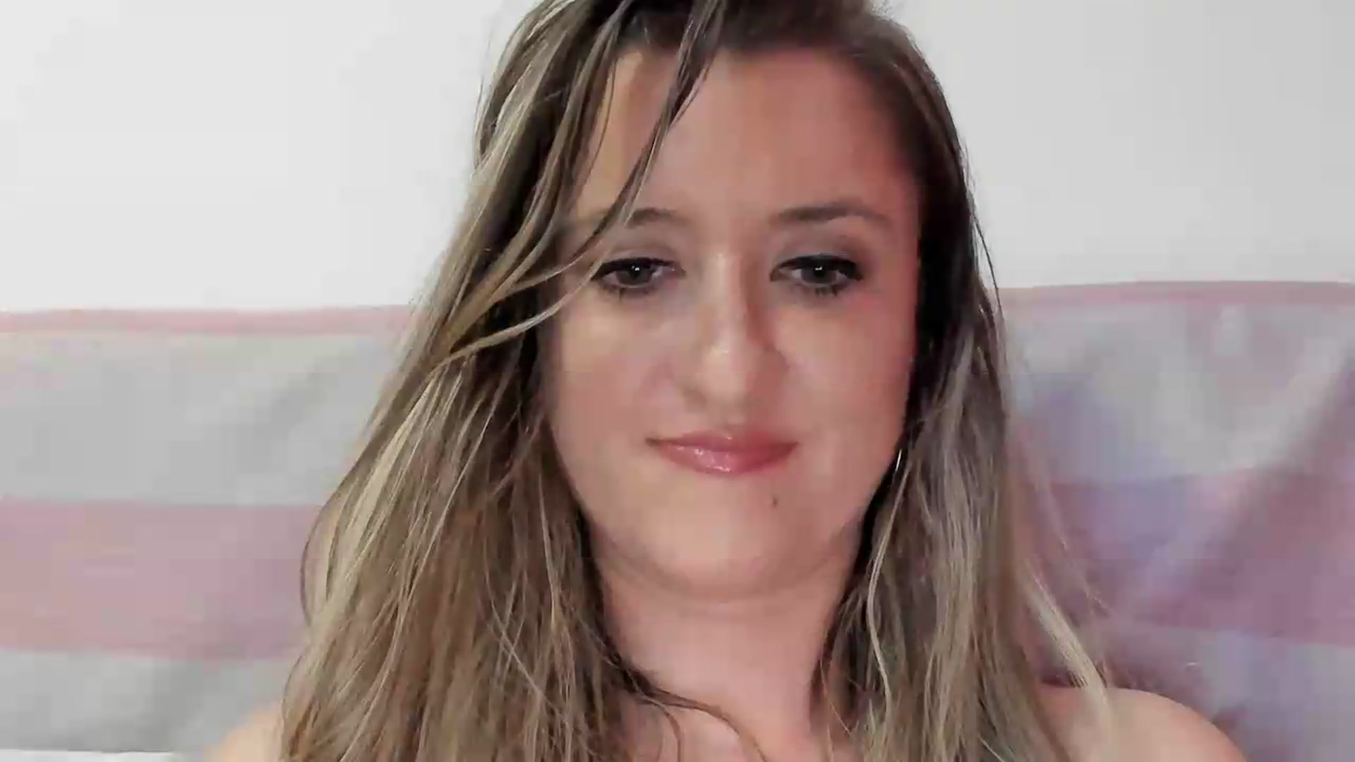 Gallery image thumbnail from BestDream's myfreecams stream on, 05/15/2026, 22:34 image 2 of 20