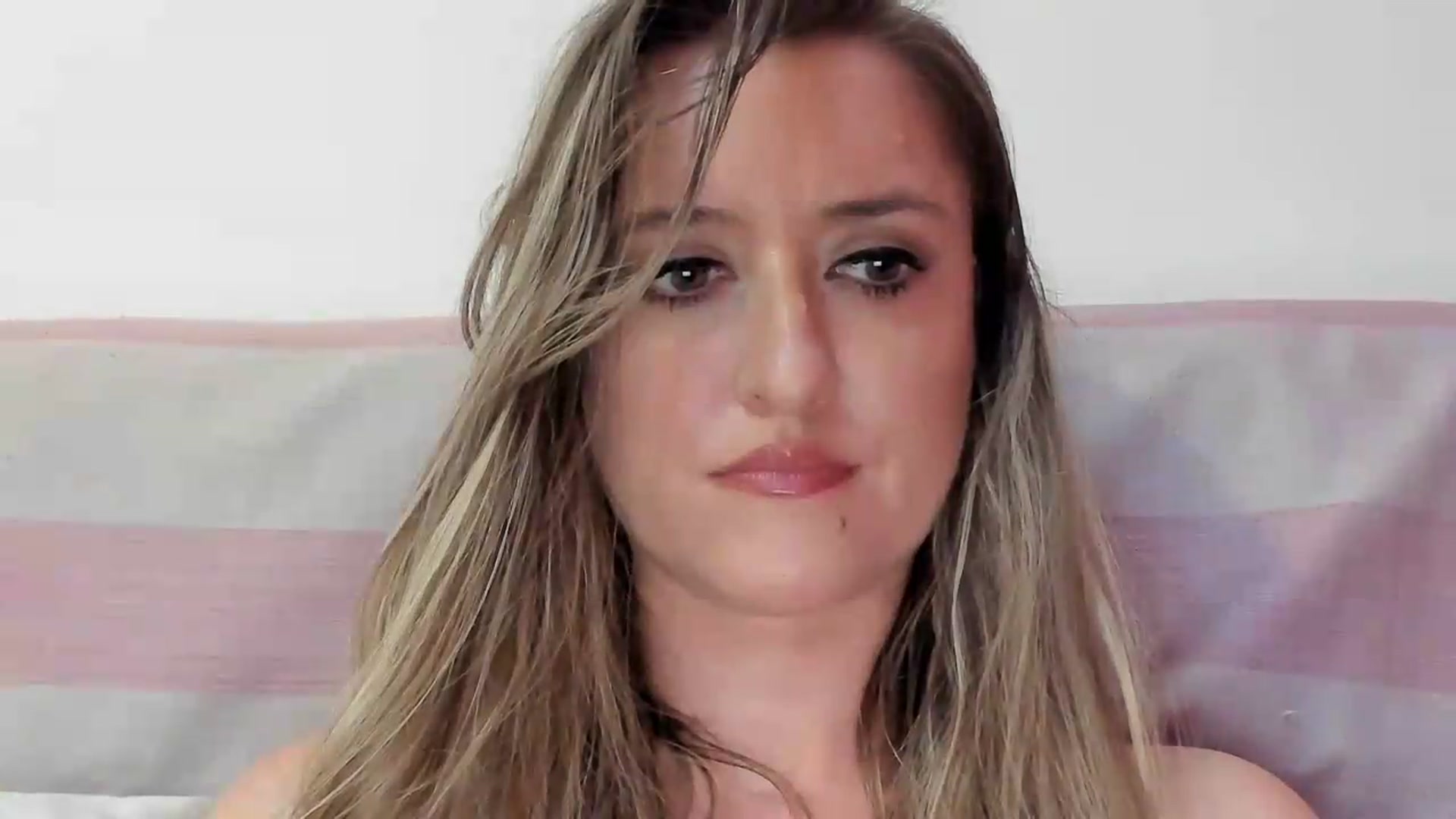 Gallery image thumbnail from BestDream's myfreecams stream on, 05/15/2026, 22:34 image 11 of 20