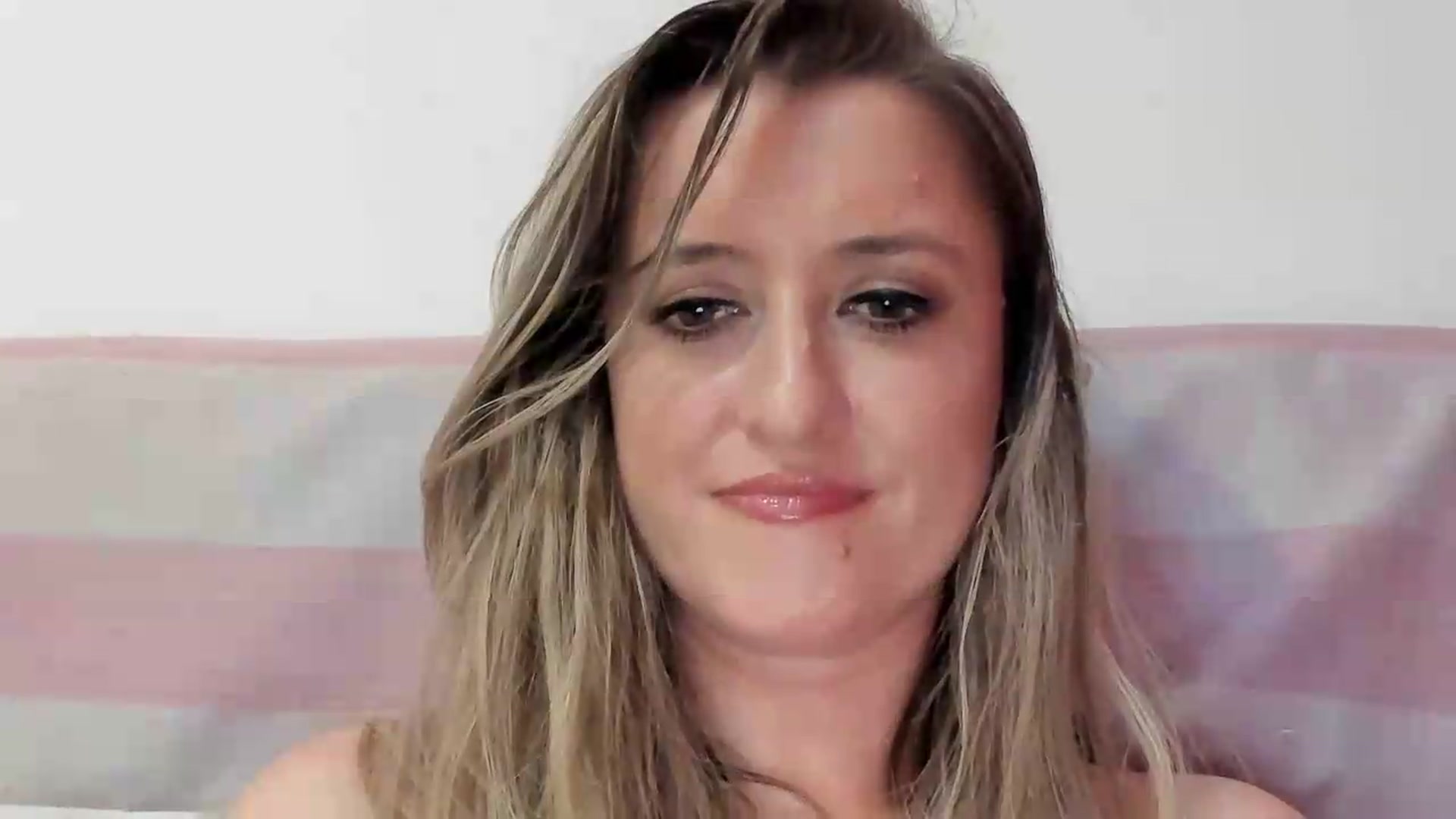 Gallery image thumbnail from BestDream's myfreecams stream on, 05/15/2026, 22:34 image 15 of 20