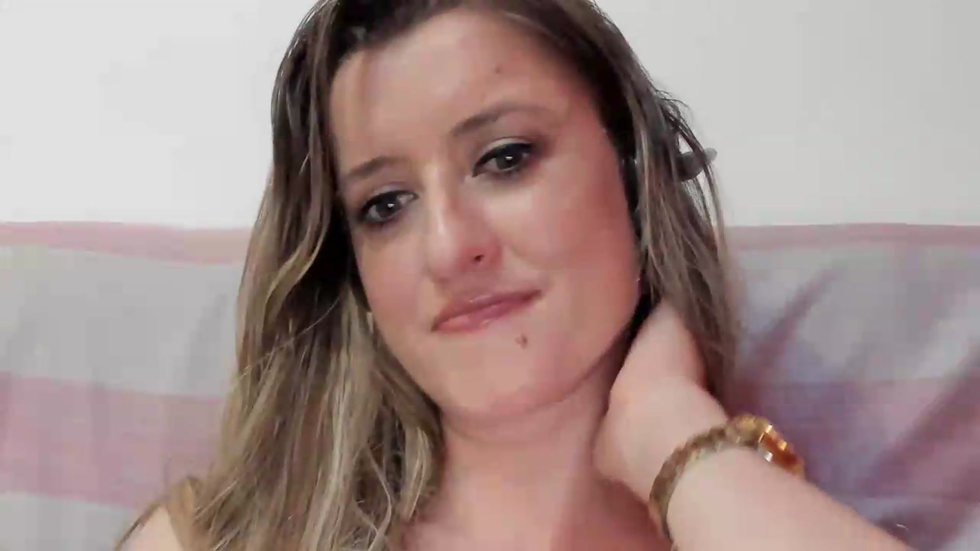 Gallery image thumbnail from BestDream's myfreecams stream on, 05/16/2026, 01:21 image 18 of 20
