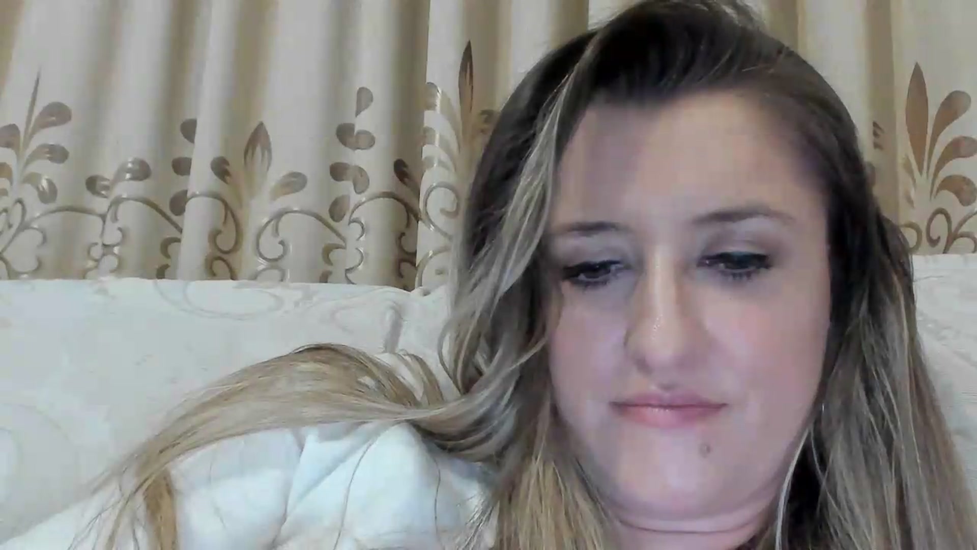 Gallery image thumbnail from BestDream's myfreecams stream on, 05/16/2026, 23:11 image 17 of 20