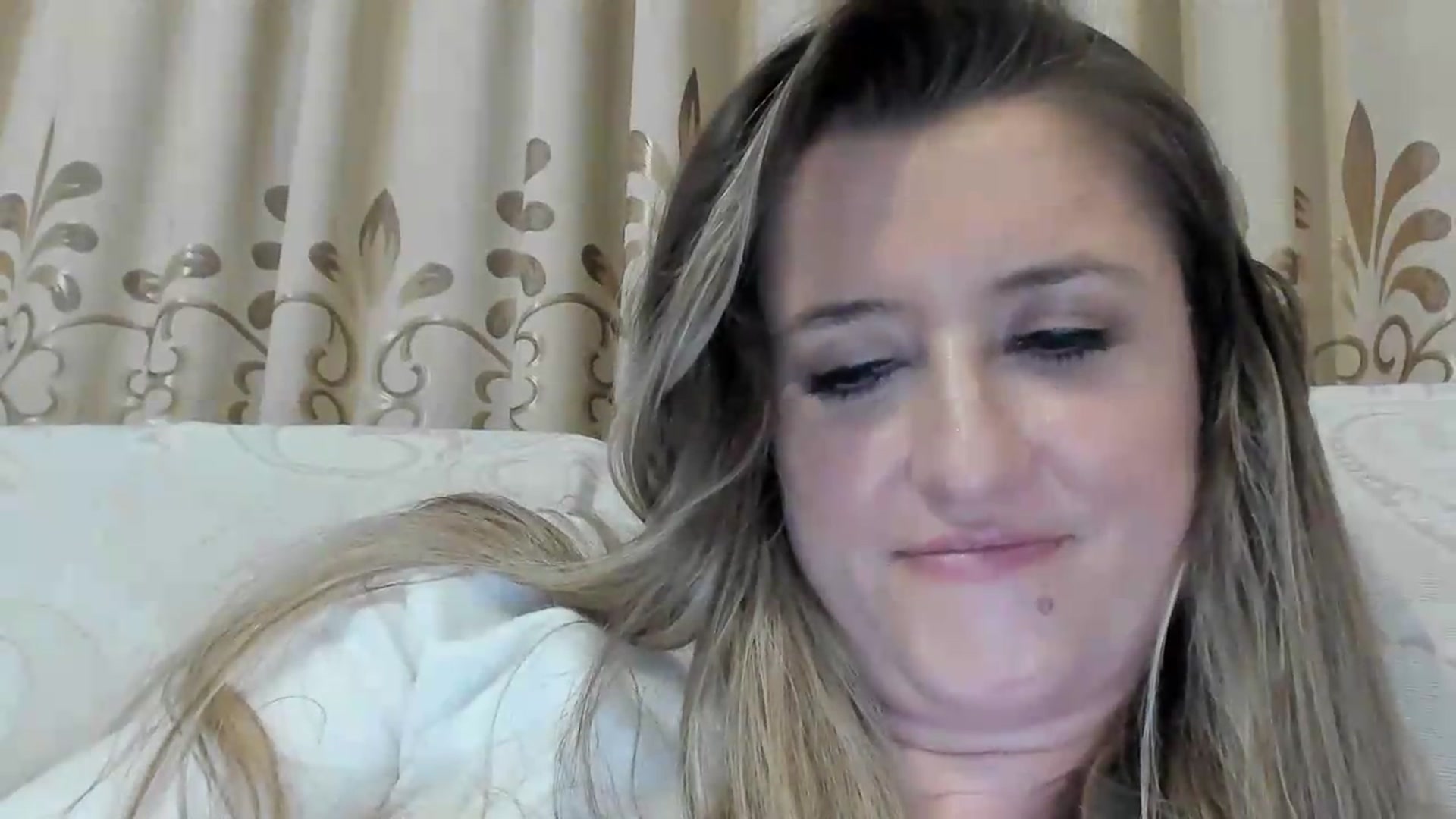 Gallery image thumbnail from BestDream's myfreecams stream on, 05/16/2026, 23:11 image 16 of 20