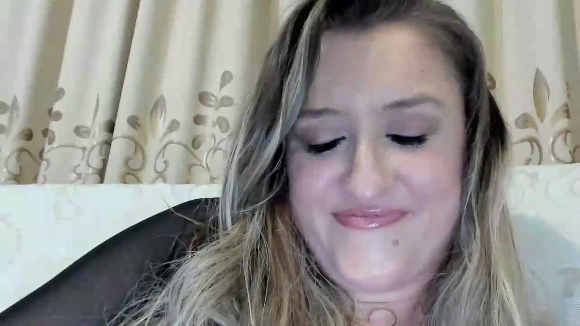 Gallery image thumbnail from BestDream's myfreecams stream on, 05/17/2026, 22:40 image 16 of 20