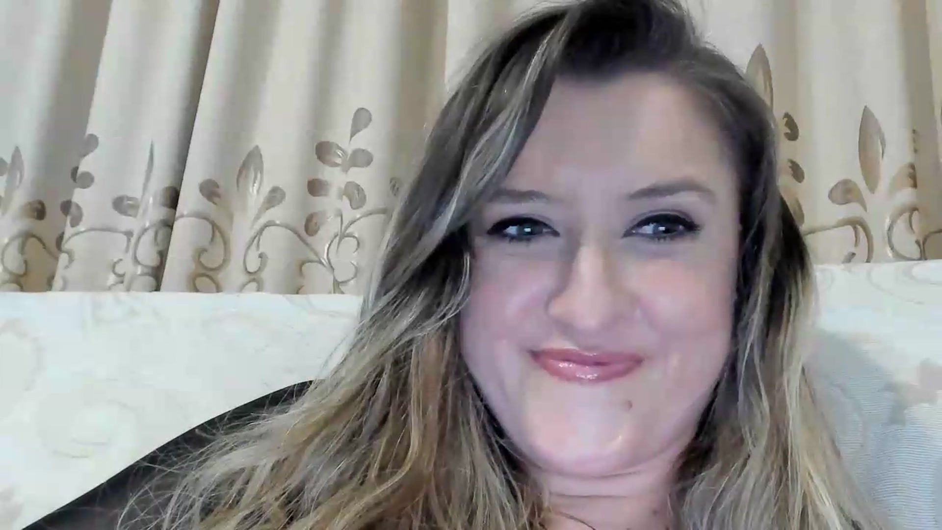 Gallery image thumbnail from BestDream's myfreecams stream on, 05/17/2026, 22:40 image 11 of 20