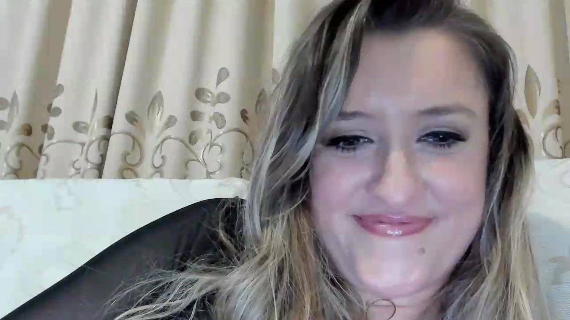 Gallery image thumbnail from BestDream's myfreecams stream on, 05/17/2026, 22:40 image 15 of 20