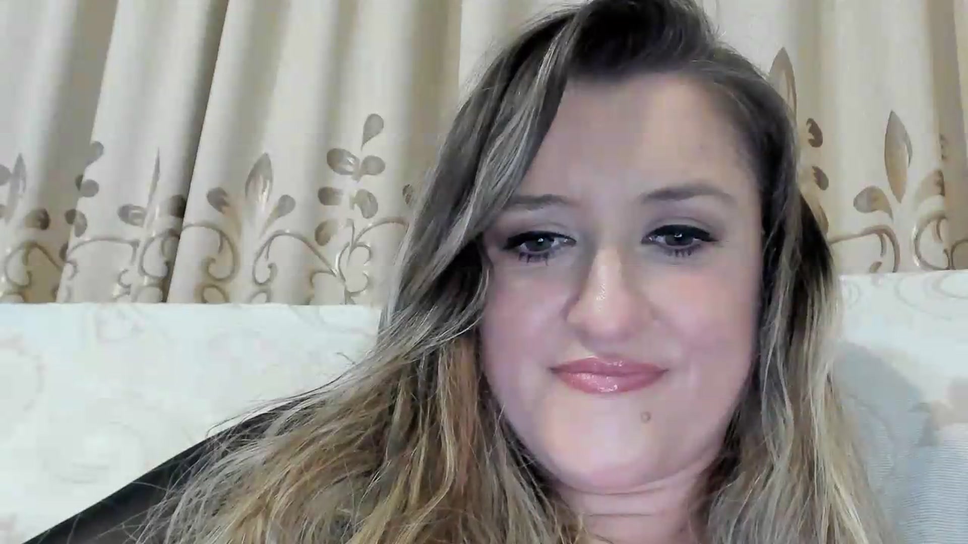 Gallery image thumbnail from BestDream's myfreecams stream on, 05/17/2026, 22:40 image 12 of 20