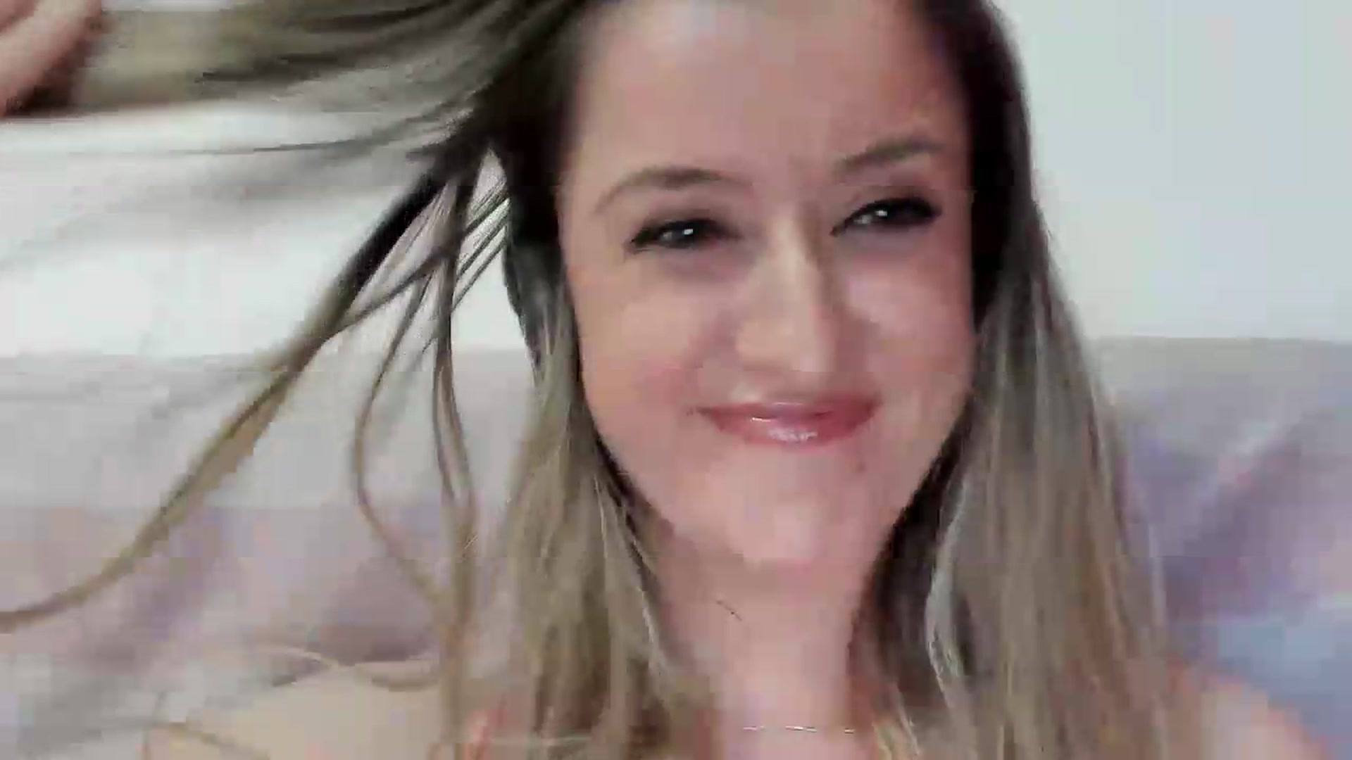 Gallery image thumbnail from BestDream's myfreecams stream on, 05/19/2026, 23:51 image 17 of 20