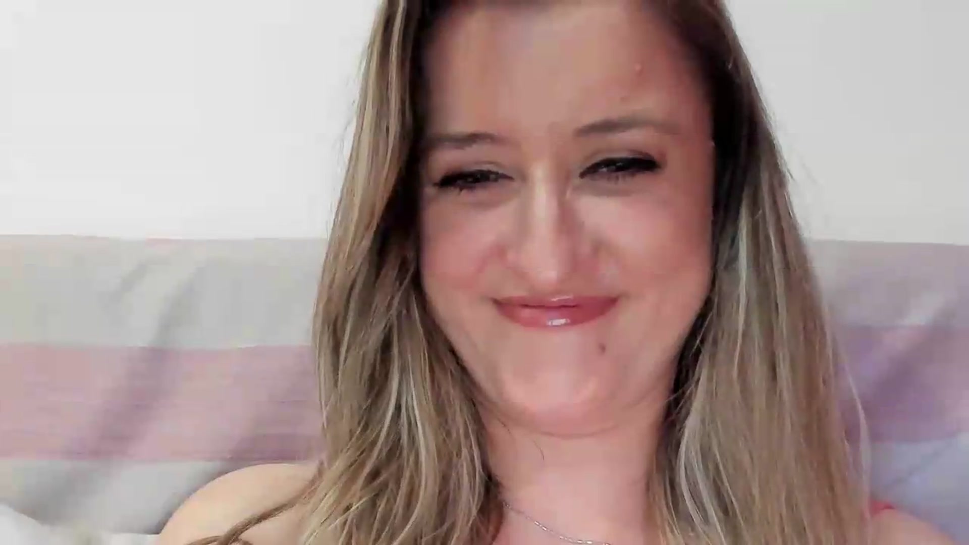 Gallery image thumbnail from BestDream's myfreecams stream on, 05/19/2026, 23:51 image 19 of 20