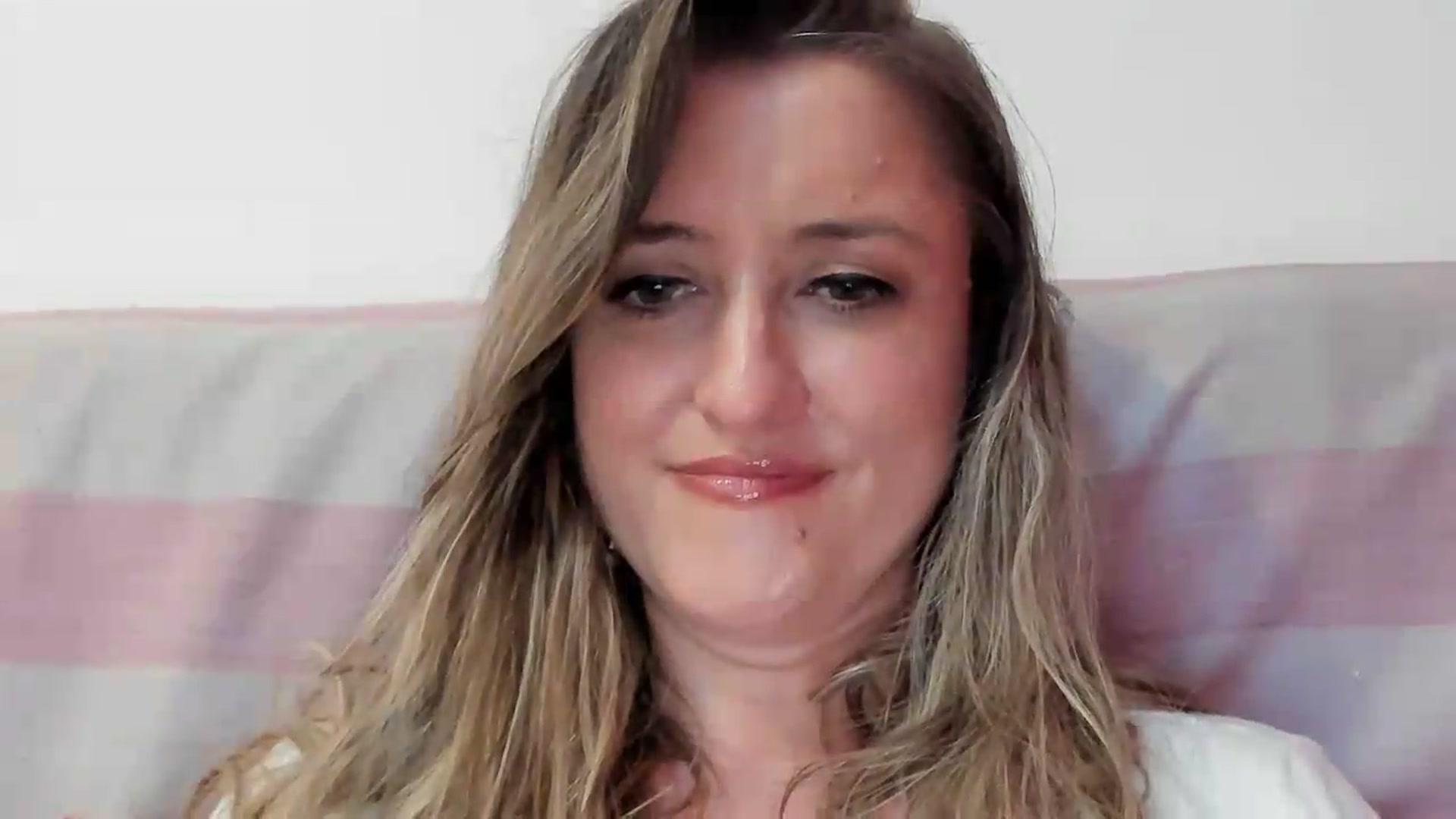 Gallery image thumbnail from BestDream's myfreecams stream on, 05/20/2026, 23:13 image 9 of 20