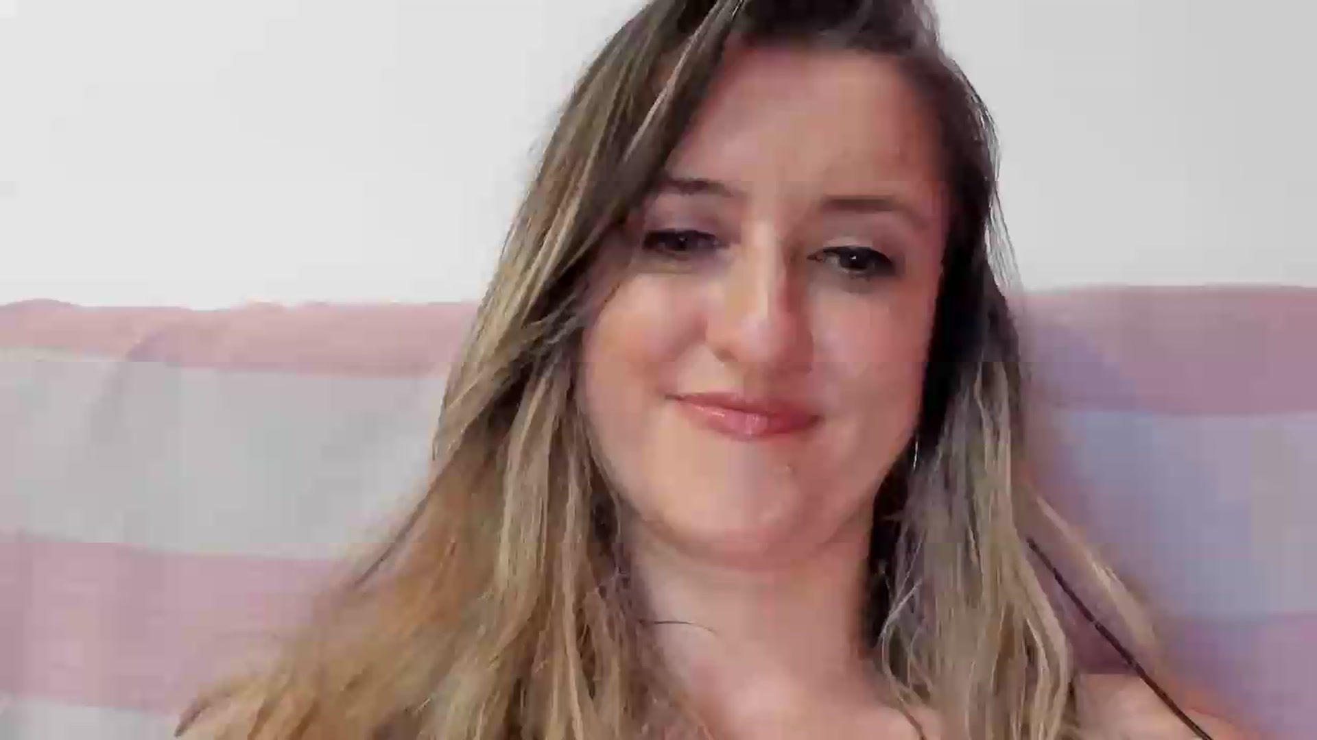 Gallery image thumbnail from BestDream's myfreecams stream on, 05/21/2026, 24:47 image 13 of 20