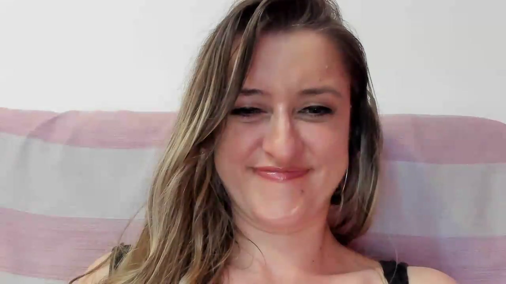 Gallery image thumbnail from BestDream's myfreecams stream on, 05/21/2026, 24:47 image 16 of 20