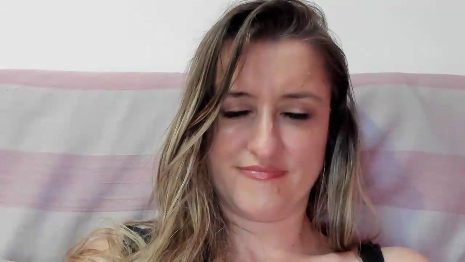 Gallery image thumbnail from BestDream's myfreecams stream on, 05/21/2026, 24:47 image 19 of 20